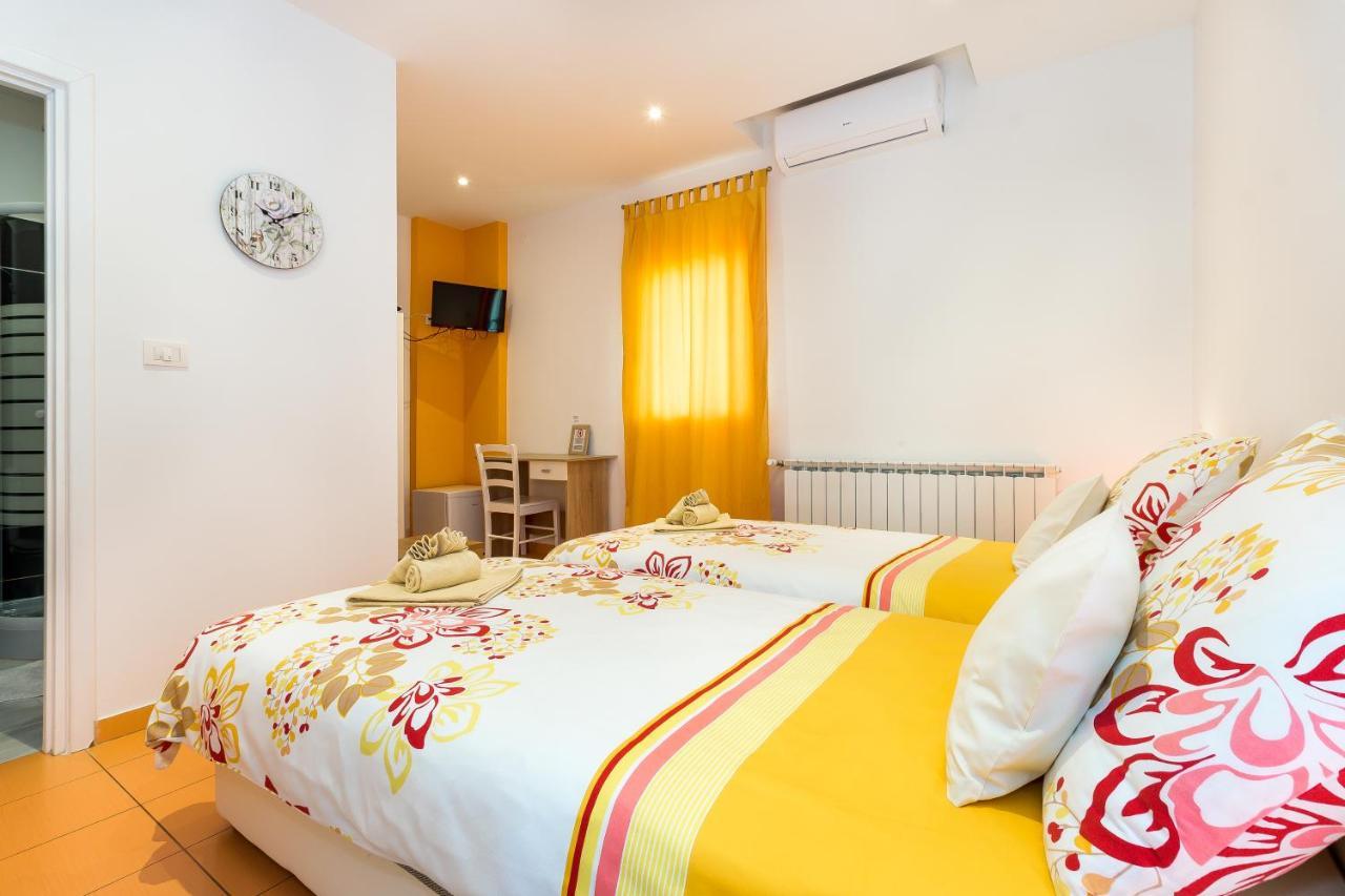 Guest House Slatki Snovi Knin Exterior foto